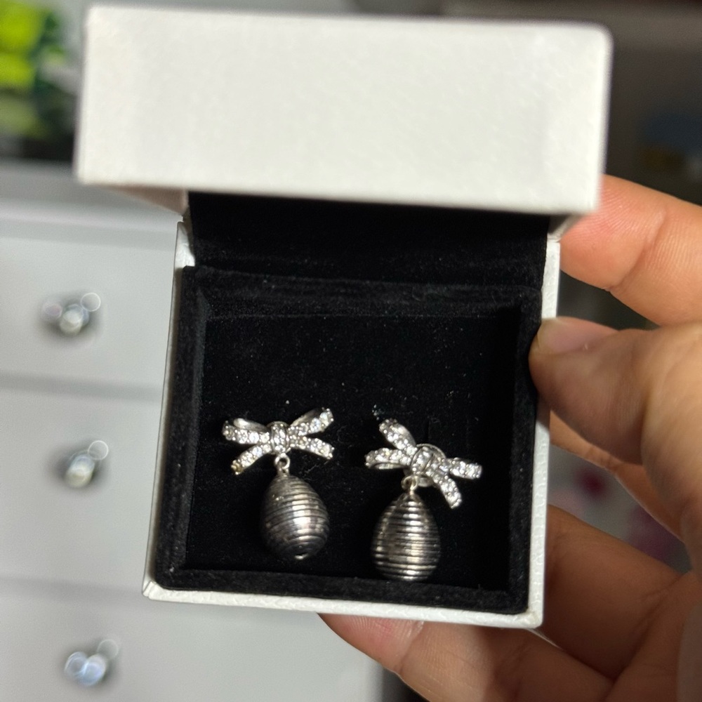 18k platinium gold earrings . Custom earring